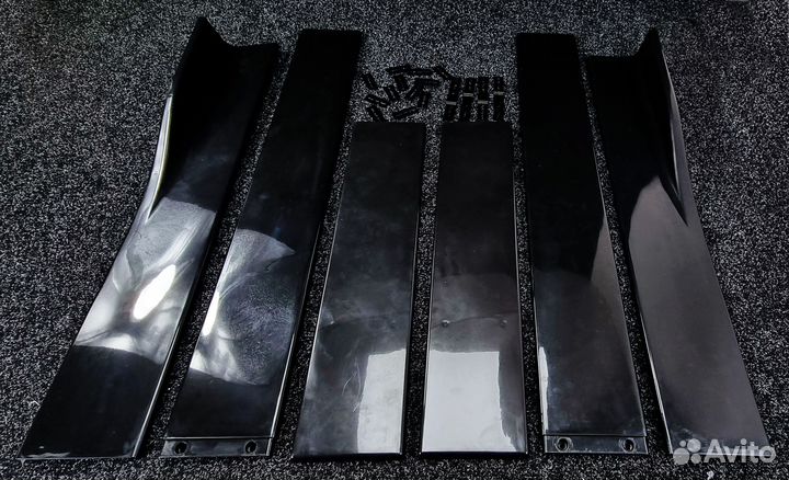 Универсальные боковые накладки на пороги