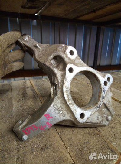 Кулак (цапфа) передний правый Chevrolet Cruze 2012