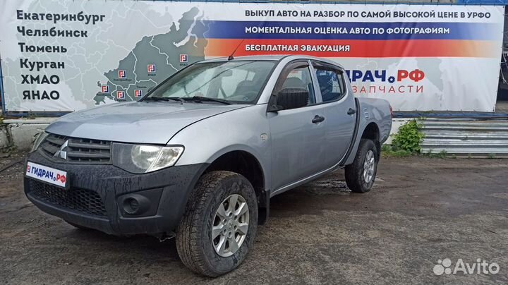 Стекло двери задней левой Mitsubishi L200 5736A007