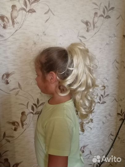 Волосы на заколках блонд