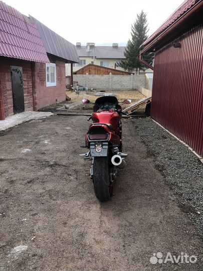 Suzuki GZX R750