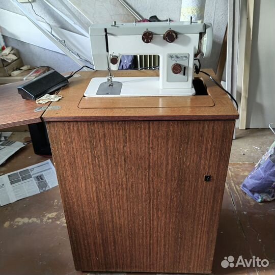 Швейная машина Чайка 143
