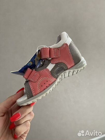 Сандалии детские новые