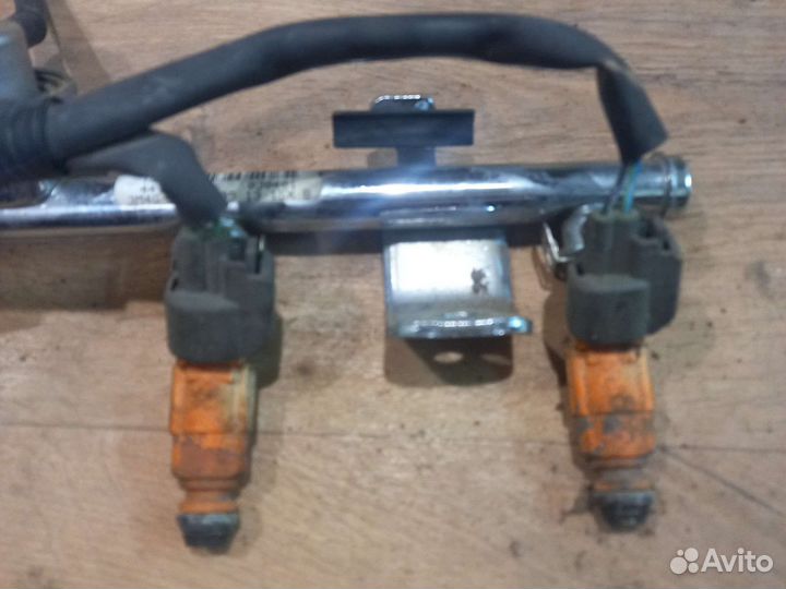 Топливная рейка в сборе с форсунками Mazda MPV