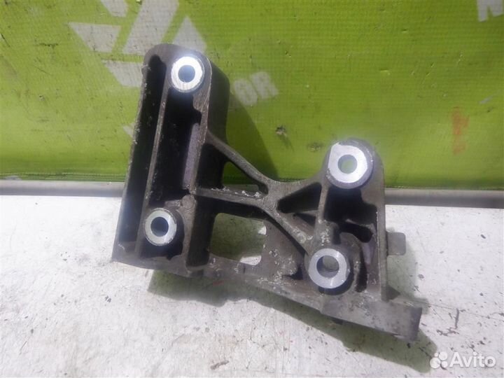 Кронштейн генератора Фольксваген Кадди Кэдди 3