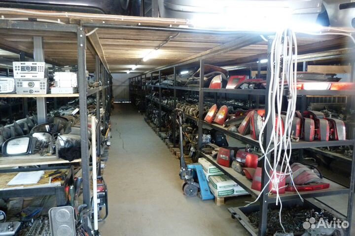 Фланец системы охлаждения VW Passat B6 038121132D