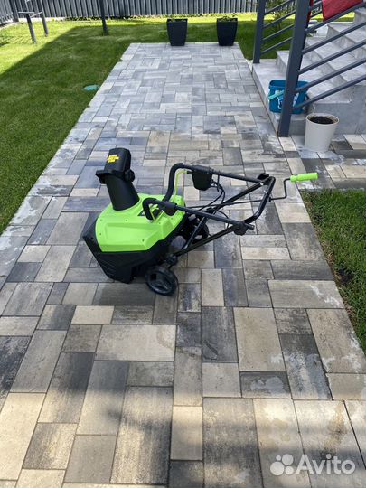 Снегоуборщик greenworks sn2300