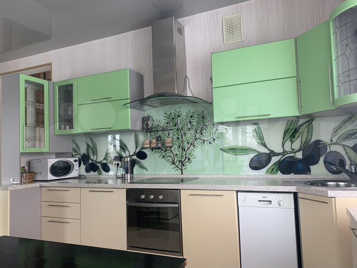 Дом 197 м² на участке 10 сот.