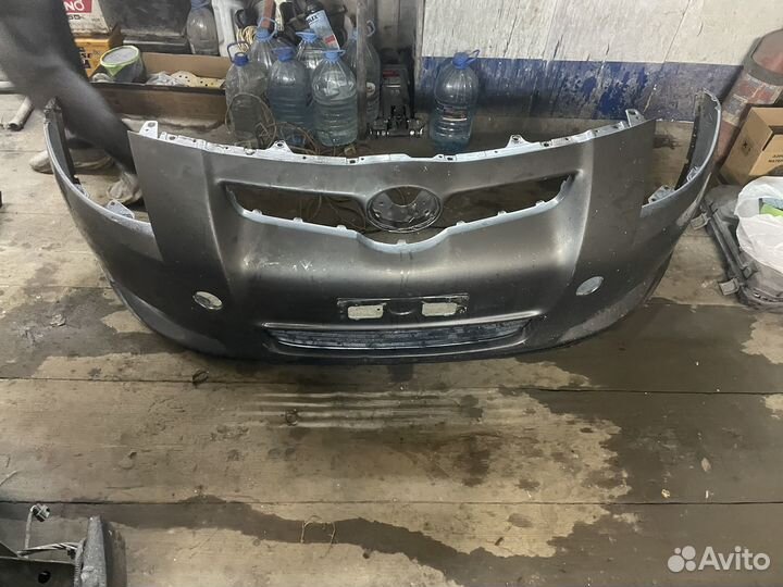 Бампер toyota auris 2008