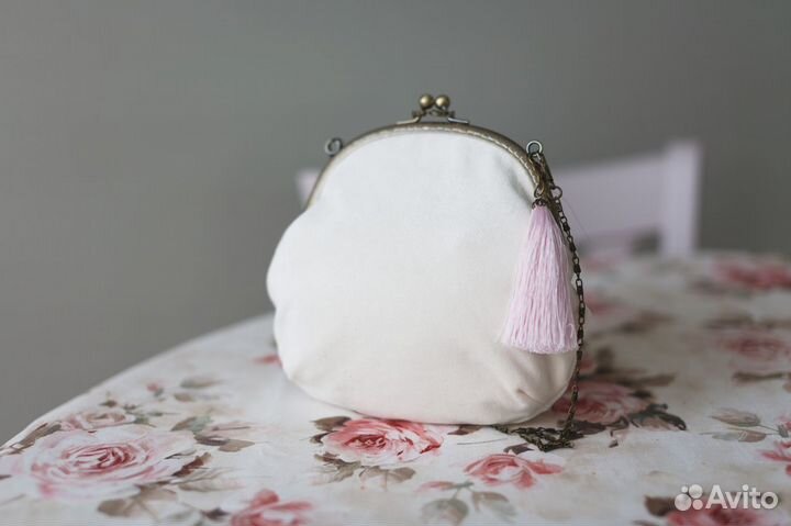 Сумочка женская ручная работа с вышивкой