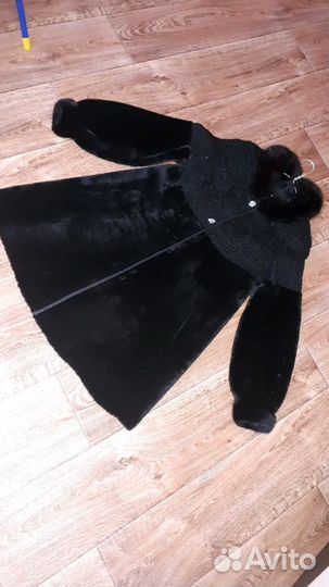 Шуба из мутона совмещенного с каракульчой и норкой