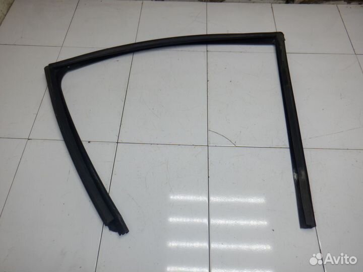 Уплотнитель стекла (внутри) Ford Mondeo 3