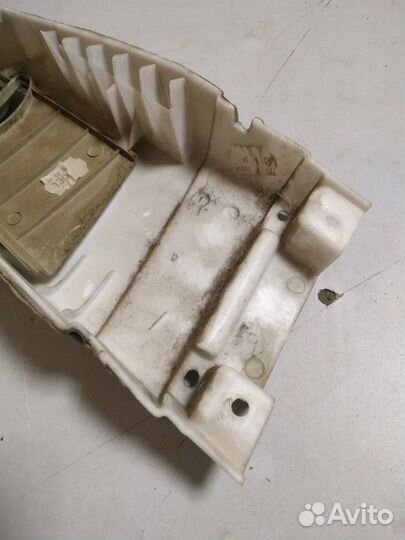 Обшивка стойки левая Toyota Avensis II 2003-2008