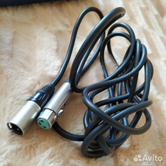 Продам микрофон akg d230