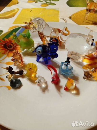 Фигурки из цветного стекла