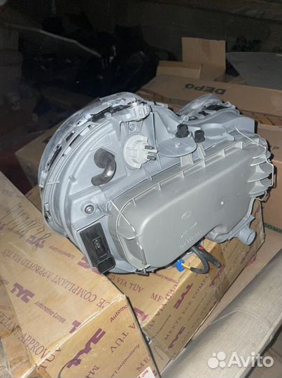 Фара передняя левая Mercedes Benz W210