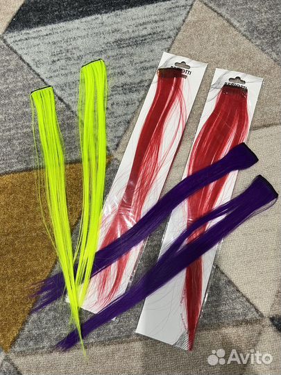 Волосы на заколках цветные