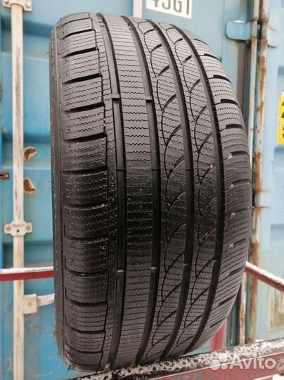 Minerva S210 Ice Plus 235/35 R19 127Q