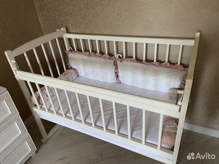 Детская кроватка с матрасом