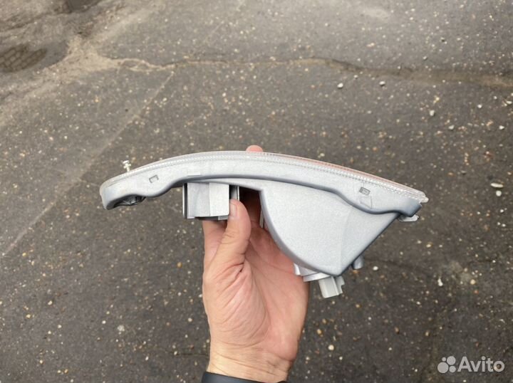 Повторитель поворота (R) Carina ED, новый