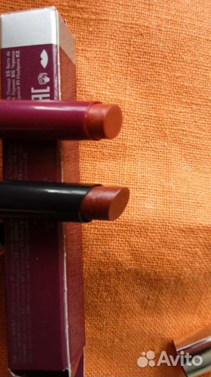 Губные помады Oriflame The ONE и Avon