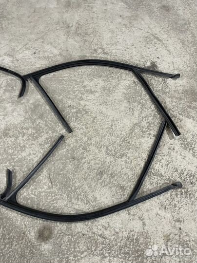 Уплотнитель стекла двери передний правый bmw f30