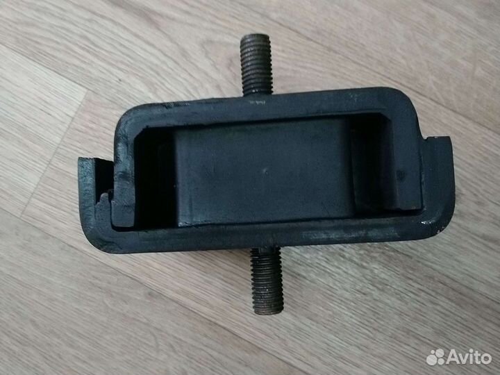 Подушка двигателя 4hk1 4641027