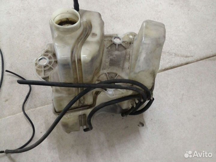 Бачок омывателя на volvo xc 70,v 70