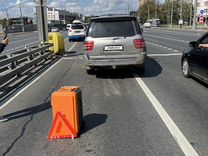 Toyota Sequoia 4.7 AT, 2001, битый, 300 000 км, с пробегом, цена 800 000 руб.