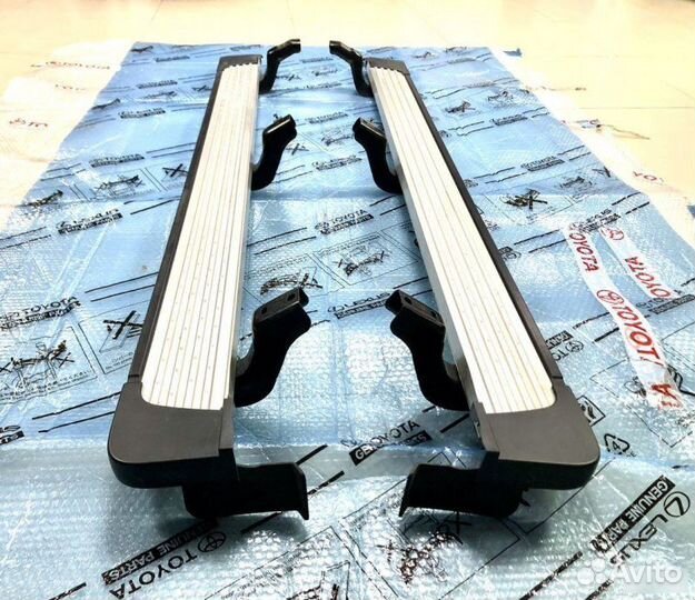 Подножка Toyota Land Cruiser 300 2021-2023