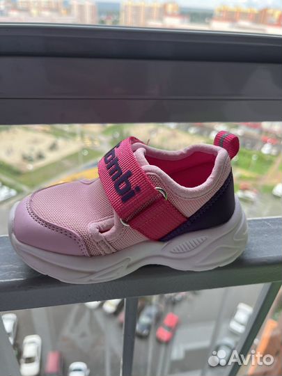 Продам кросовки на девочку 21 размер