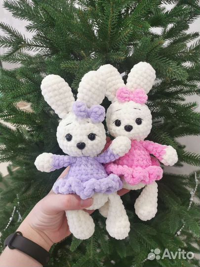 Игрушка Зайка/зайчик вязаный из плюшевой пряжи