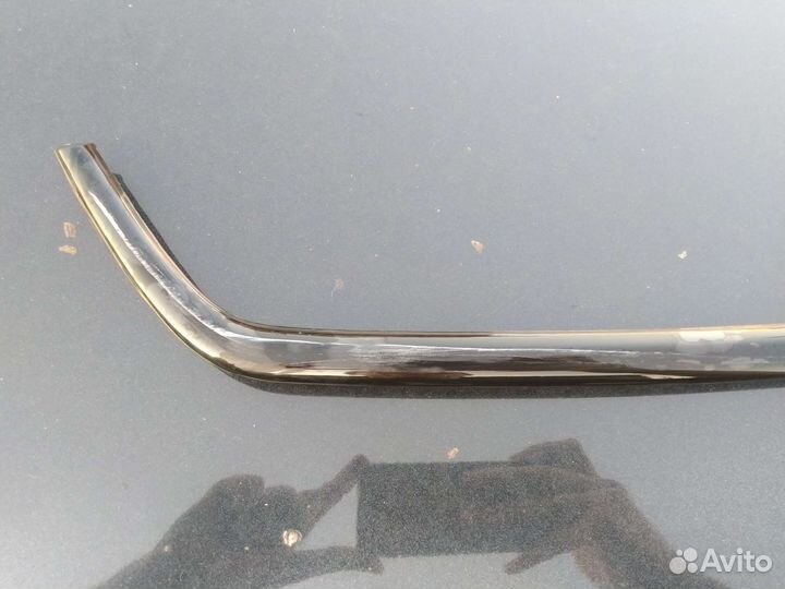 Молдинг (улыбка) решетки радиатора priora