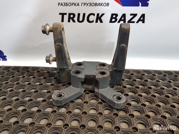 Кронштейн буксировочный