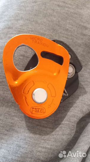 Блок ролик с зажимом