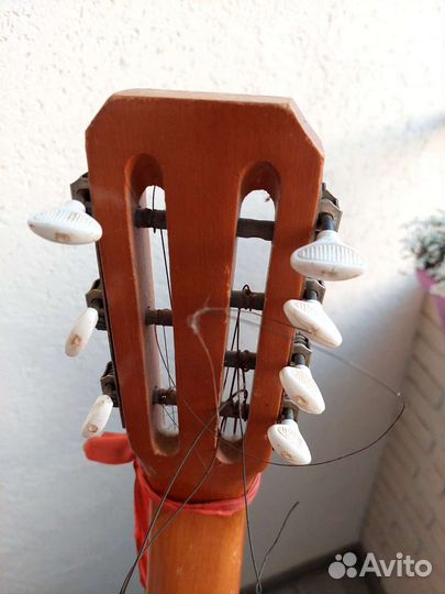 Акустическая гитара
