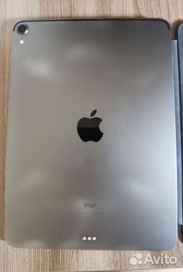 iPad pro 11 WiFi 256 GB + чехол-книжка Folio
