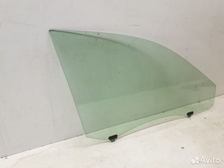 Стекло двери переднее правое Toyota Camry 30