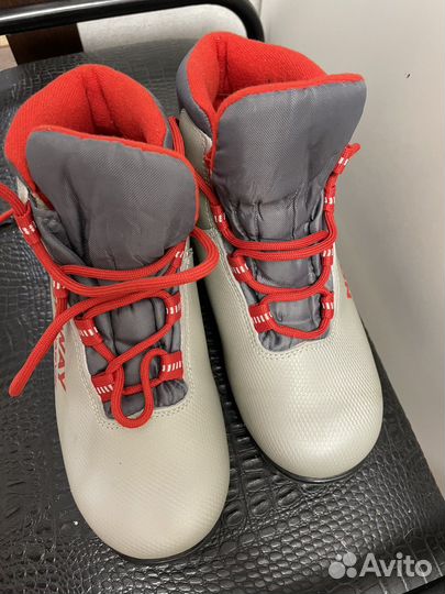 Лыжные ботинки 35 р