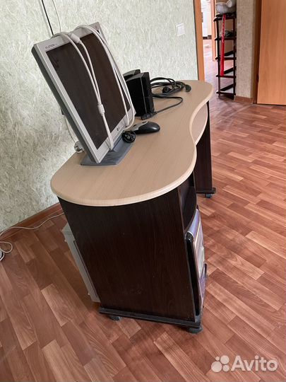 Компьютерный стол