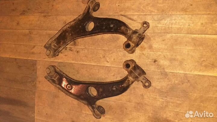 Рычаг передний левый и правый