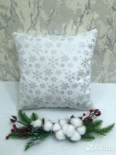 Плюшевая детская подушка