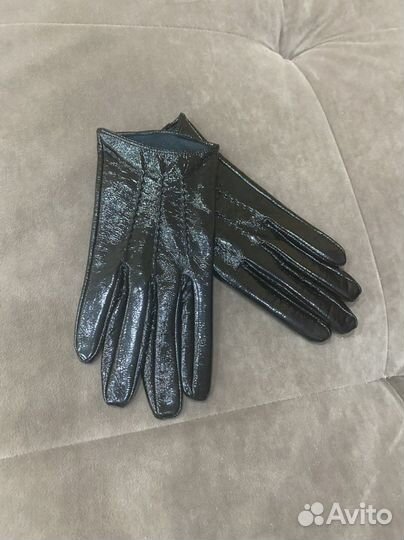 Новые перчатки лак