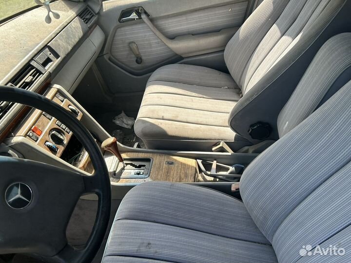 Mercedes-Benz W124 2.6 AT, 1988, битый, 271 668 км