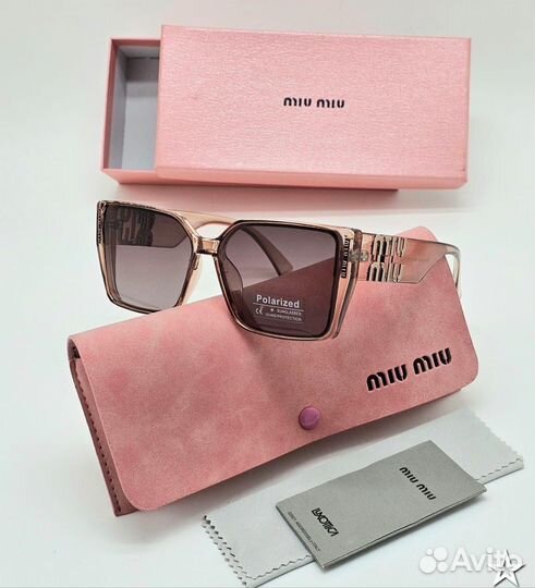 Солнцезащитные очки Miu Miu