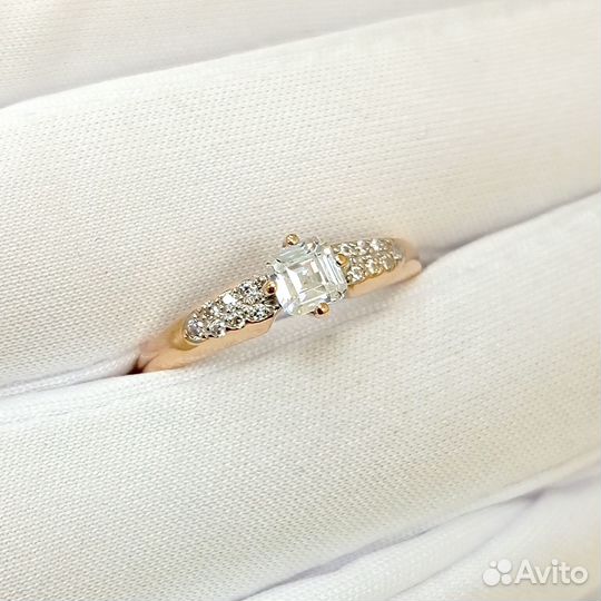 Золотое кольцо с фианитом 17р