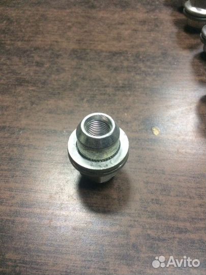 Колесные гайки м14x1,5. Ключ 21