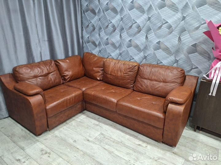 Кожаный угловой диван