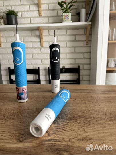 Электрическая зубная щетка oral b 3 штуки