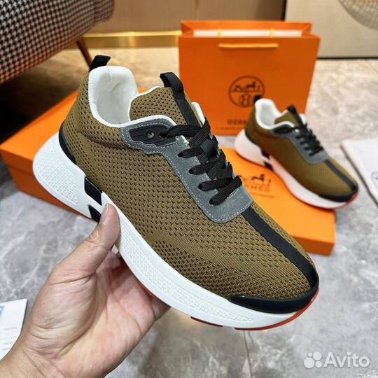 Кроссовки для повседневных образов